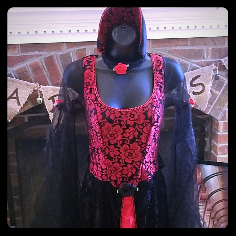 Women's Vampire/Goth costume size medium